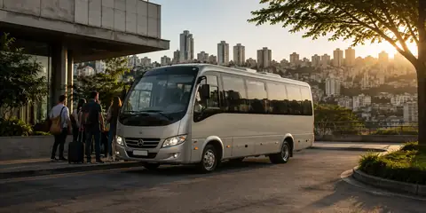 Micro-ônibus branco da BH Vans para grupos de porte médio