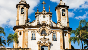 Caminhos do Ouro: Descubra a Riqueza Cultural de Minas Gerais com a BH Vans